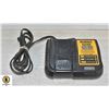 Image 1 : DEWALT 20 VOLT BATTERY CHARGER