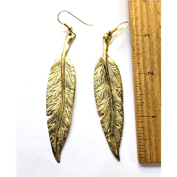 15)  GOLD TONE LONG FEATHER DROP EARRINGS