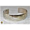 Image 1 : ESTATE VINTAGE SCROLLED STERLING BANGLE