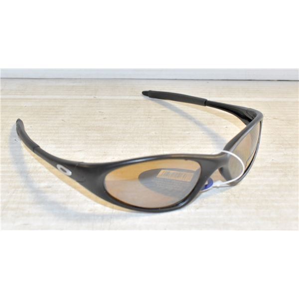 PAIR OF BLACK WITH SMOKEY LENS OAKLEY REPLICA