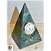 Image 1 : CLOCK IN GREEN STONE (GM)