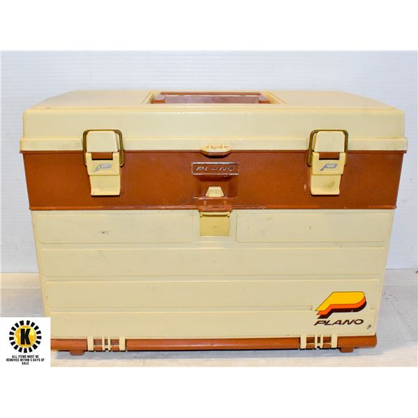 PLANO PLASTIC FISHING TACKLE BOX #757