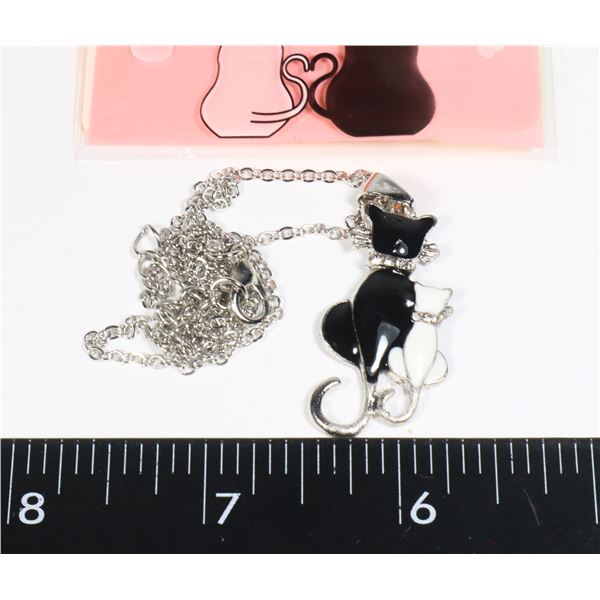 NEW BLACK AND WHITE CATS CUDDLING PENDENT & CHAIN