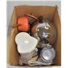 Image 1 : BOX OF SMALL KITCHEN ITEMS