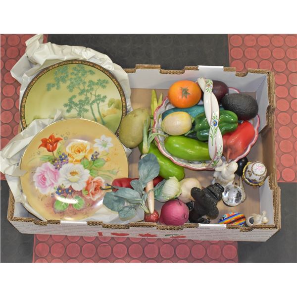 ESTATE BOX OF ORNAMENTS AND COLLECTOR PLATES