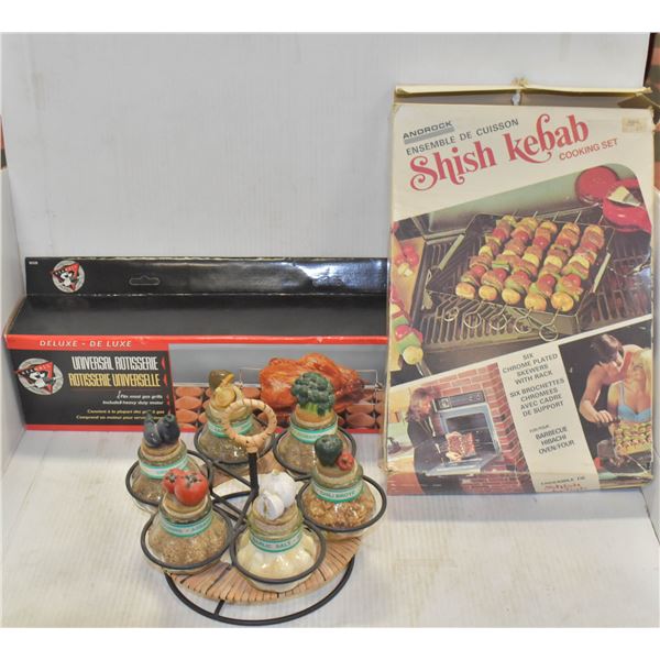 ESTATE BOX OF VINTAGE KITCHEN ITEMS