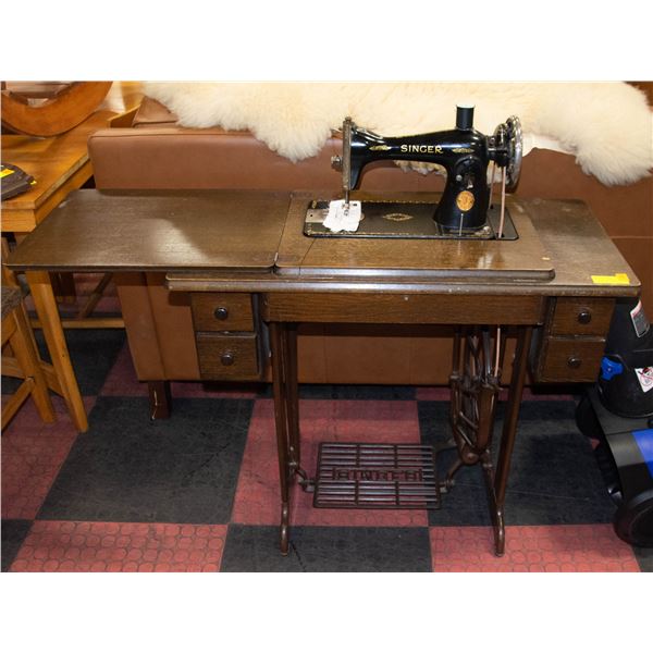 ANTIQUE TREDDLE SINGER SEWING MACHINE