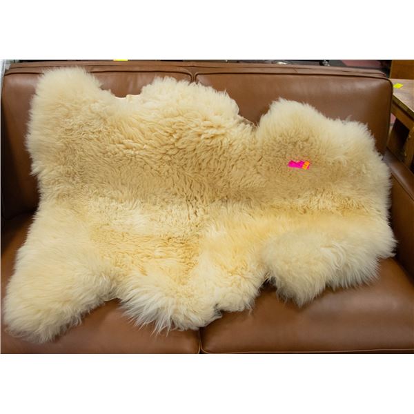 SHEEP SKIN RUG APPROX 3FT X 4FT