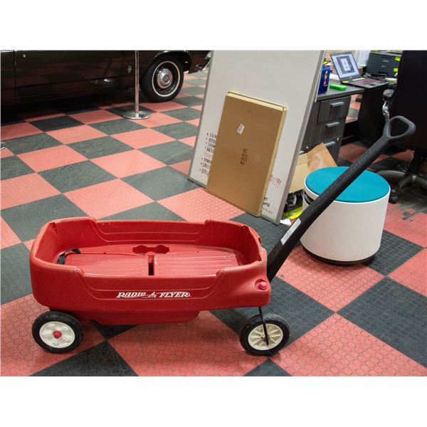 RADIO FLYER WAGON - RED