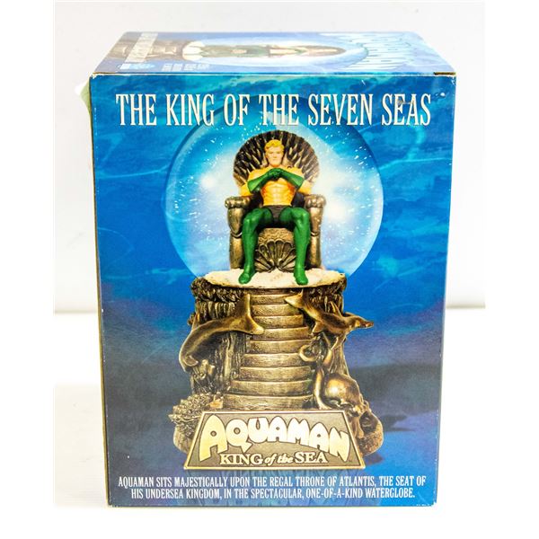 AQUAMAN SNOW GLOBE/STATUE DC DIRECT W/BOX