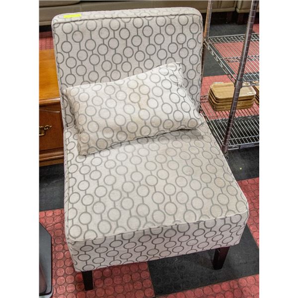 WHITE CHAISE CHAIR + PILLOW