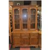 Image 1 : VINTAGE VILAS MAPLE BUFFET AND HUTCH