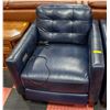Image 2 : DARK BLUE LEATHER ELECTRIC RECLINING SOFA W/CHAIR