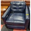 Image 2 : DARK BLUE LEATHER ELECTRIC RECLINING SOFA W/CHAIR