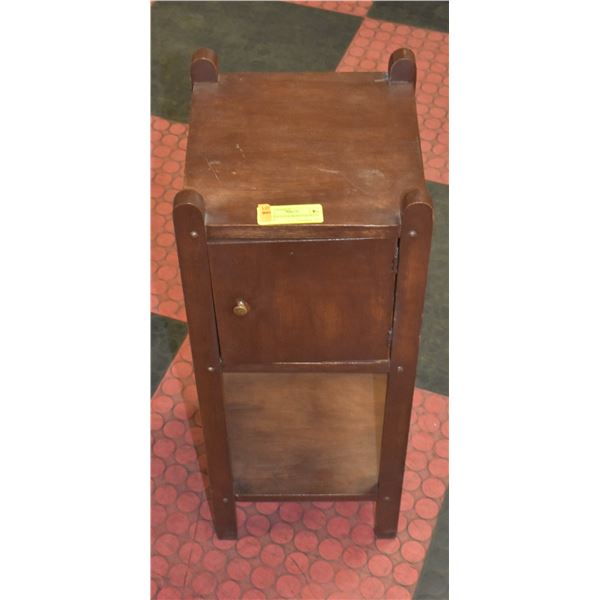 VINTAGE SOLID WOOD SMOKERS STAND
