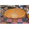 Image 1 : VINTAGE VILAS MAPLE TABLE WITH 4 CHAIRS