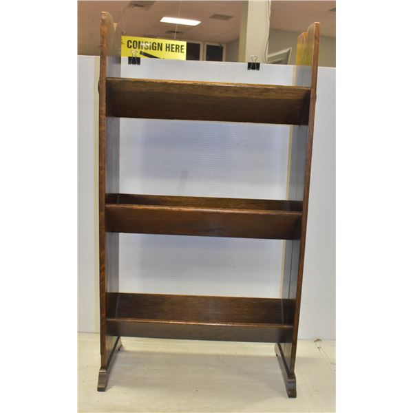 VINTAGE SOLID OAK BOOKSTAND H-33  W-7  L-19 