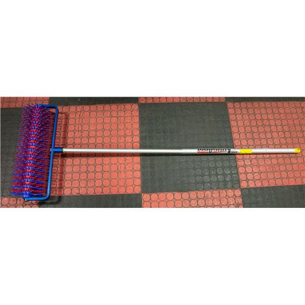 RED & BLUE SAND RAKE