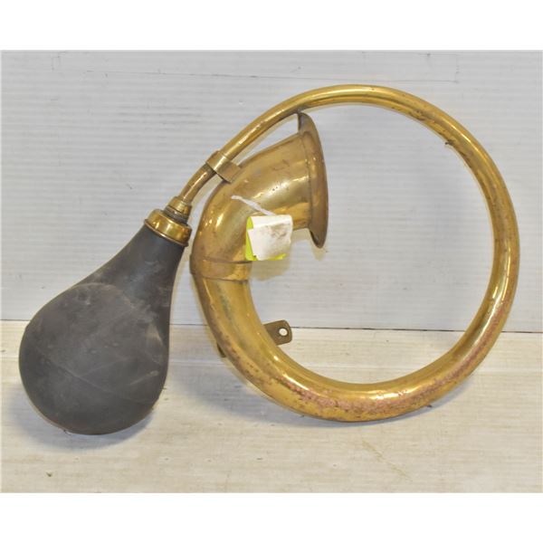 ANTIQUE HORN