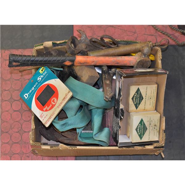 1 BOX HORSESHOES LOCK ETC