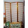 Image 1 : WOOD DIVIDER SCREEN