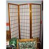 Image 1 : WOOD DIVIDER SCREEN