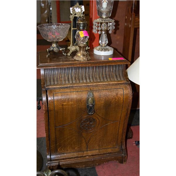 ANTIQUE END TABLE POTOTO BIN