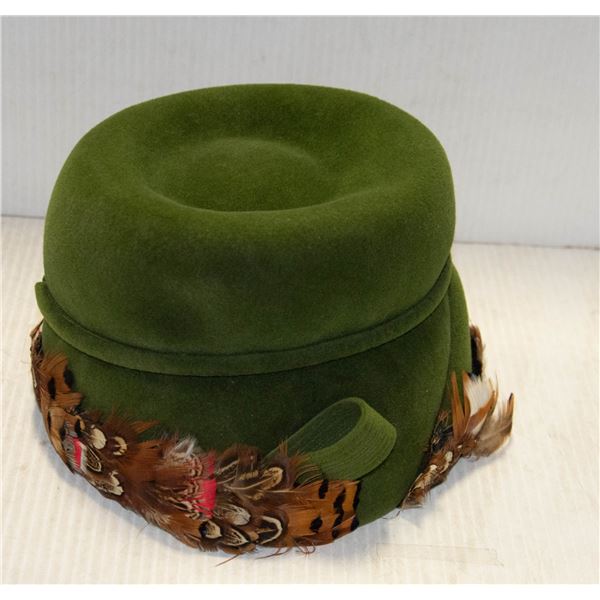 VINTAGE LADIES FELT FEATHERED HAT. GRACE