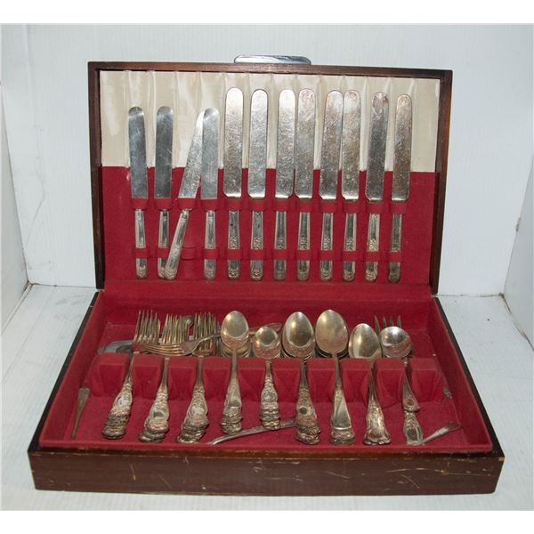 ESTATE SILVER PLATED SILVERWARE SET