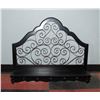 Image 1 : WOOD AND METAL DECORATIVE SHELF
