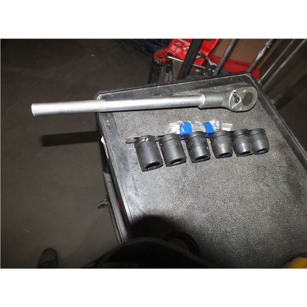 3/4" Torque Wrench & Sockets
