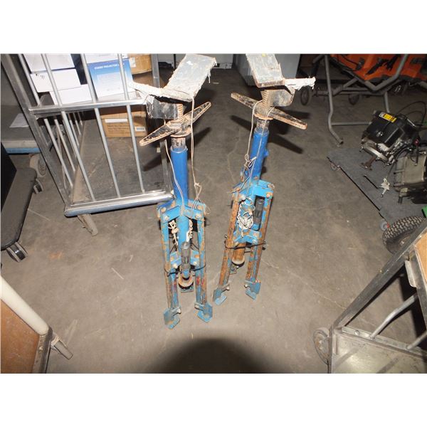 2 Pipe Stands