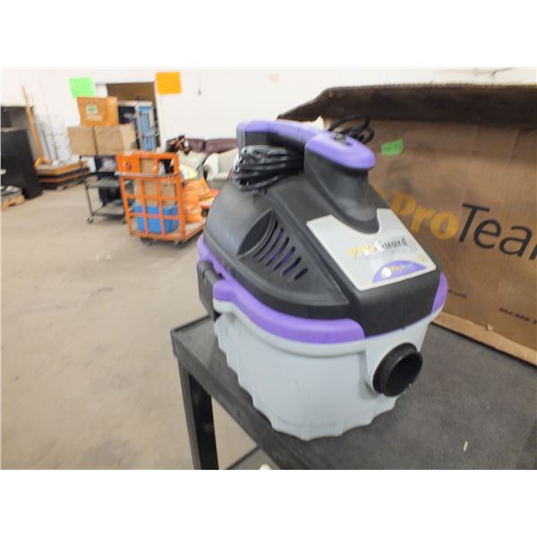 Progurad Portable wet/dry vac w/ attachments