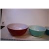 Image 2 : Set of 4 Pyrex Mixing Bowls