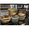 Image 1 : SHELF LOT OF ASSORTED SIZE WOODEN FRUIT BASKETS