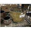 Image 2 : SHELF LOT OF ASSORTED SIZE COPPER POTS