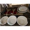 Image 2 : SHELF LOT OF VINTAGE COOKING BOWLS, SERVING TRAYS, STRAW DUSTERS