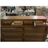 Image 3 : 10-DRAWER DRESSER