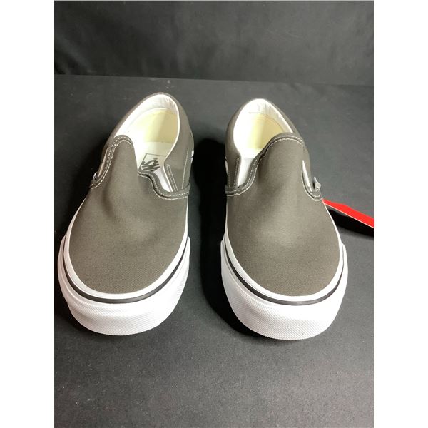 *NEW* VANS CLASSIC SLIP-ON SHOES SIZE 6M/7.5W