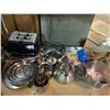 Image 2 : SHELF LOT WITH JUICE EXTRACTOR, OTHER SMALL KITCHEN APPLIANCES, KETTLES, COOKWARE, AND MORE