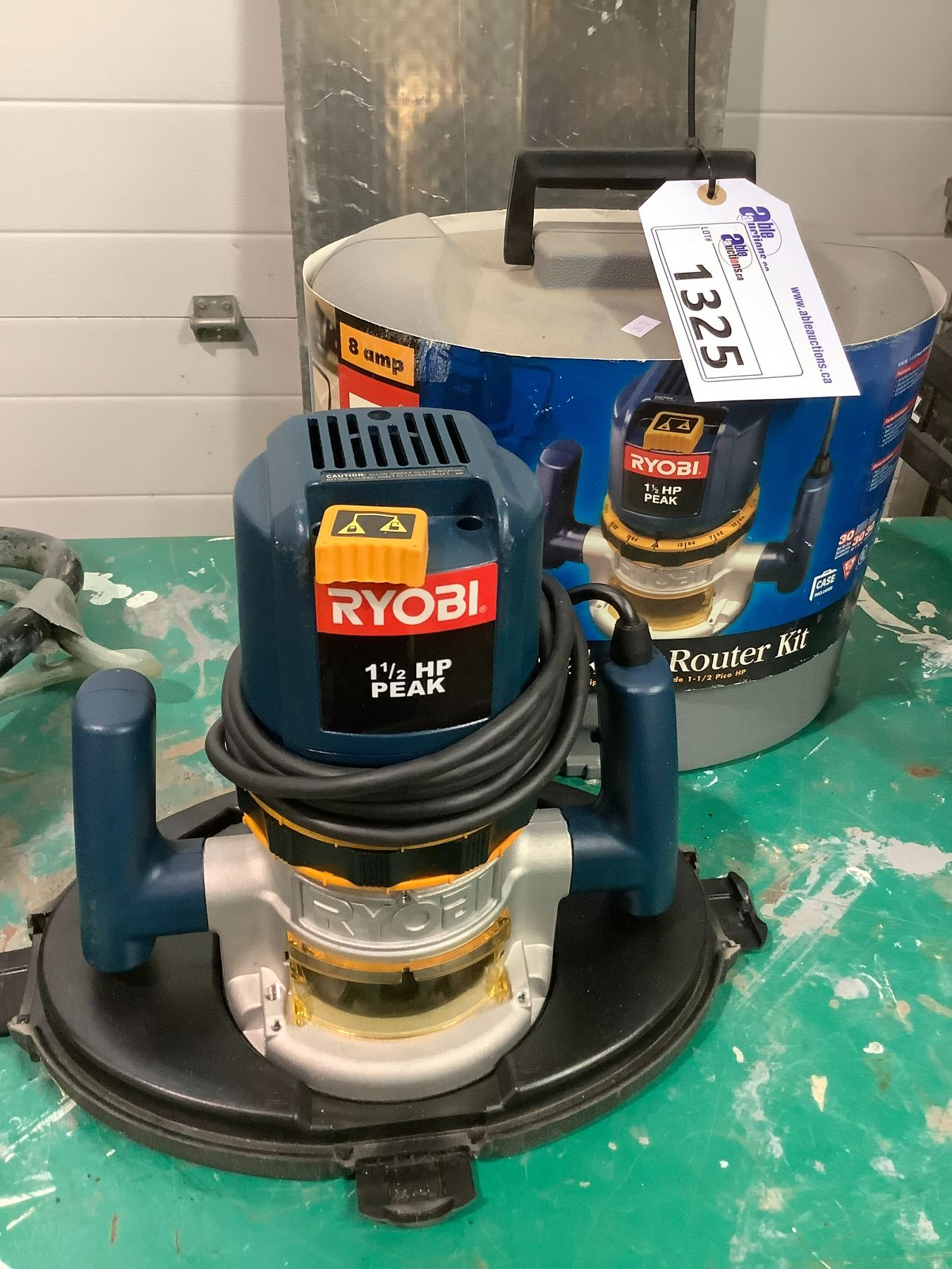 RYOBI 8 AMP 1.5HP ROUTER WITH CASE