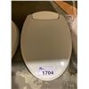 Image 3 : 3 ASSORTED TOILET SEATS