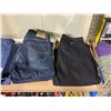Image 2 : ASSORTED CLOTHING INCLUDING; JEANS (WRANGLER, LEVI, RUSTLER & MORE) & SHORTS