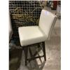 Image 2 : MODERN TUFTED DINING CHAIR