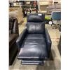 Image 2 : ELECTRIC RECLINING LOUNGE CHAIR *REQUIRES REPAIR*