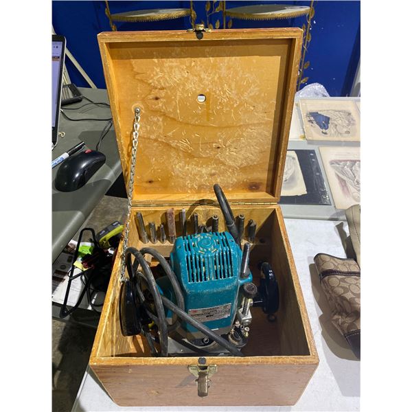 MAKITA ROUTER MODEL 3612BRIN CASE WITH BITS - Able Auctions