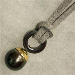 14K GOLD 10 MM BLACK TAHITIAN PEARL AND HEMATITE UNISEX PENDANT