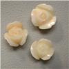 Image 1 : 27 CTS LO OF CARVED NATURAL ITALIAN CORAL FLOWERS 10-14 MM