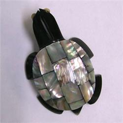 30 CTS ONYX AND IRIDESCENT MOTHER OF PEARL TURTLE 32x20 MM