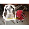 Image 1 : plastic chair + small kids camp chair